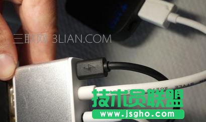 機(jī)頂盒怎樣連接臺(tái)式電腦顯示器和音響