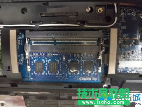 點(diǎn)擊內(nèi)存條