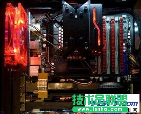 酷炫的機箱內 只有硬盤還是&ldquo;老樣子&rdquo;